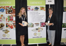Christie Nikolai and Alanna Pedersen with CKF/EarthCycle are showing molded fiber compostable punnets. 